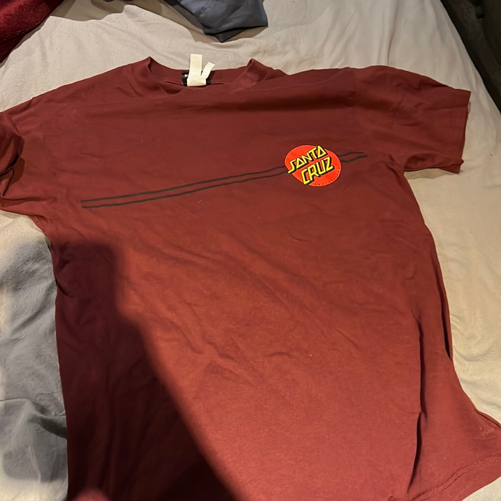 Santa Cruz tee maroon